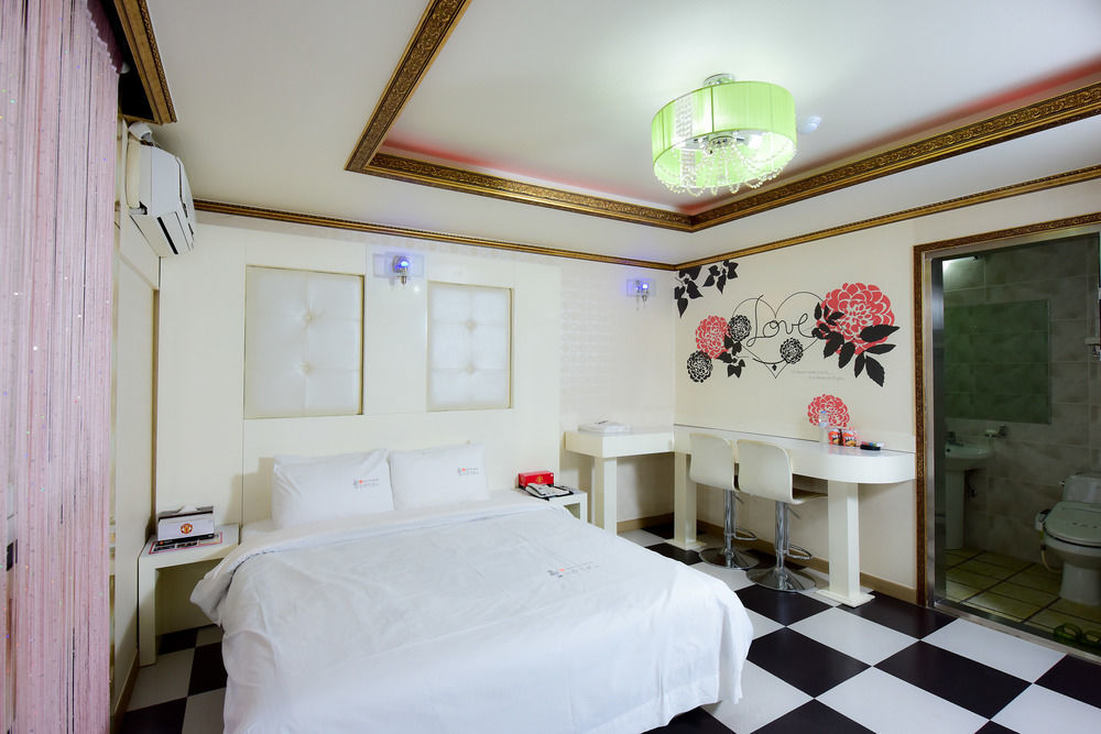 Gwangju Queen Hotel Gwangju Metropolitan City Bagian luar foto